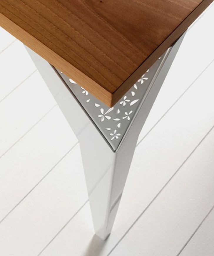 Stylish Dining Table Set Called Drop