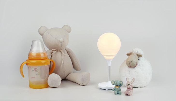 The Drop Light Suitable for Kids with Sheep and Bear Doll