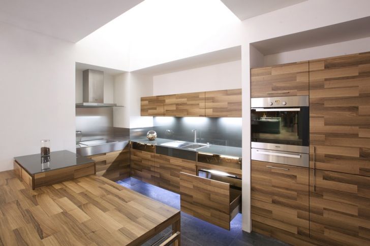 Kitchen Partes by Mateja Cukala Oak Veneer Kitchen Set with Daring Glass Addition and Stainless Sink