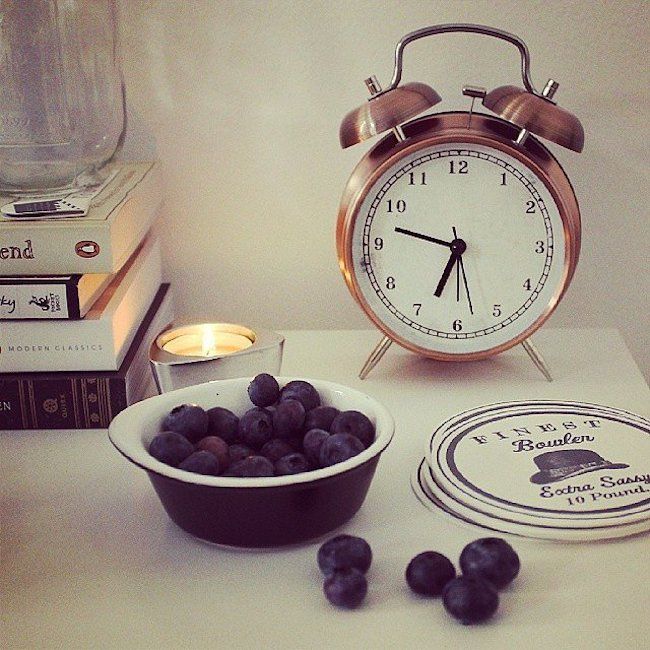 bedside-nightstands-decoration-ideas-Bedside Nightstand with Small Clock