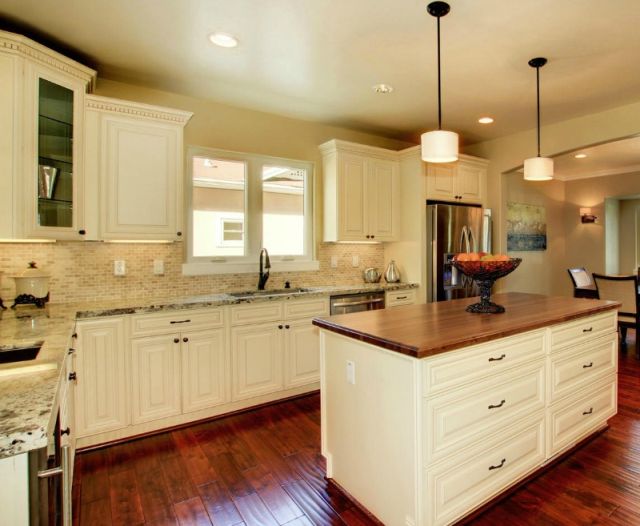 rta-kitchen-cabinet-white-rta-kitchen-cabinet-with-wooden-flooring