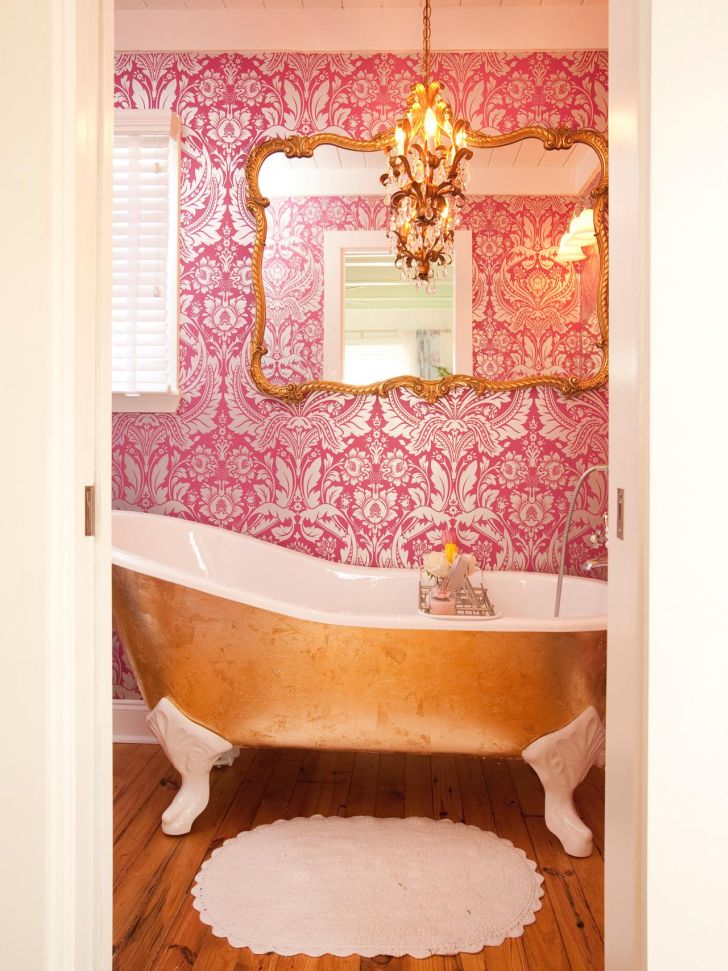 bathroom-chandelier-lighting-elegant-bathroom-chandelier_with_wooden-floor_decorative-red-wallpaper_also_comfortable-bathub_square-mirror