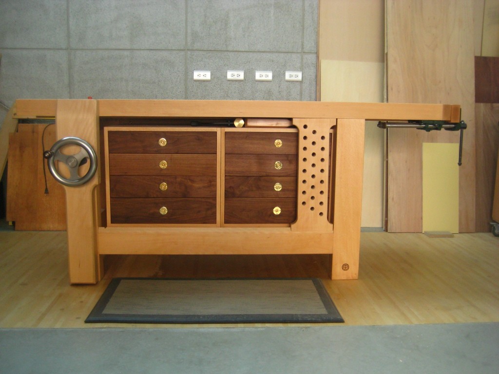 Small Workbench with Drawers Plan by Craftsman