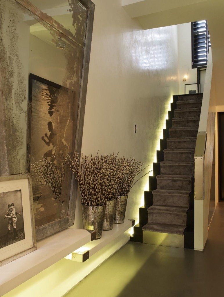 Cutting Edge Stair Wall Lighting from LED Light with Fluorescent Character