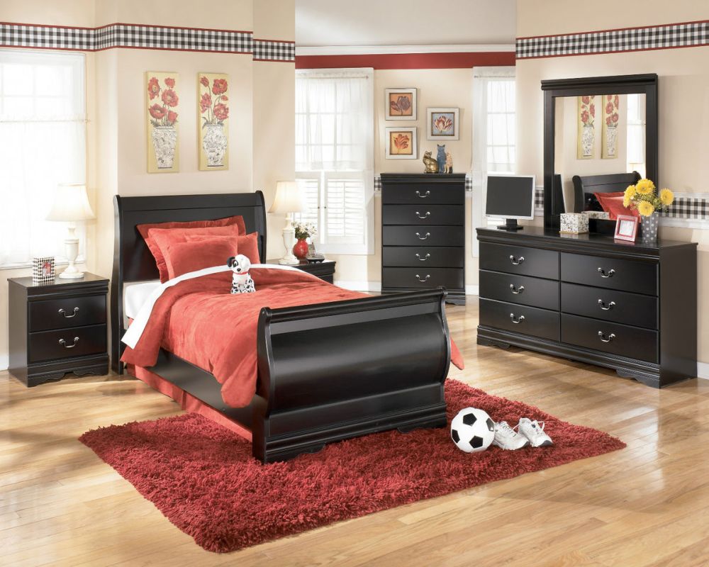 youth bedroom with vintage touches and featured a glossy black twin bed with traditional headboard design mesmerizing youth bedroom sets images