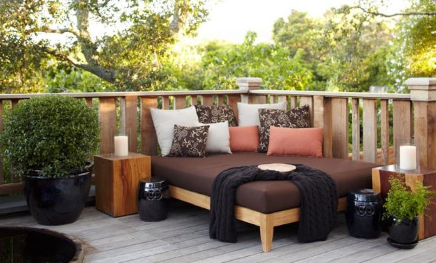 Outdoor Deck Daybed with Cushions
