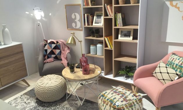 Smart Bookshelves Design for Small Living Room